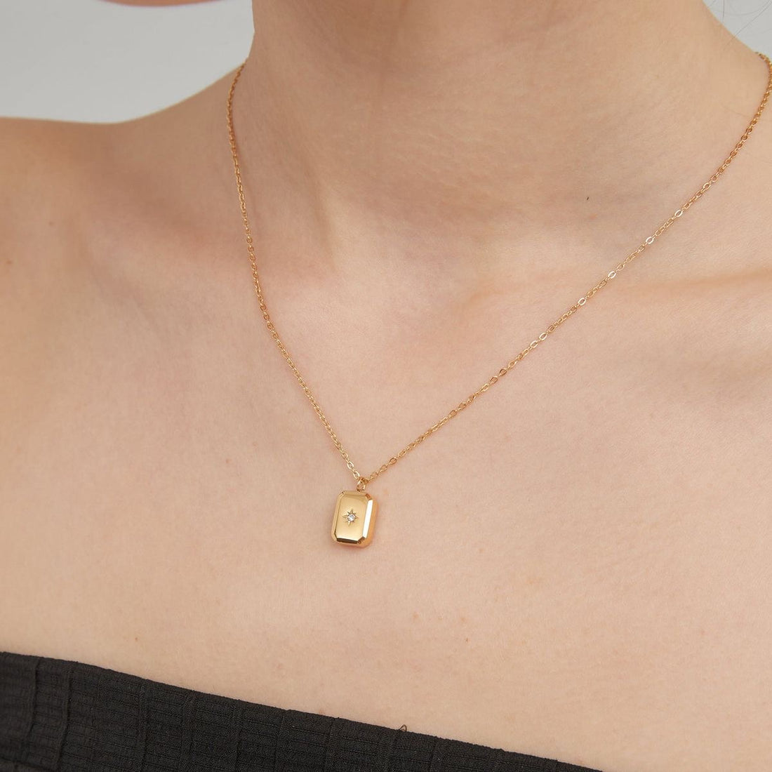 Minimal and dainty star charm necklace