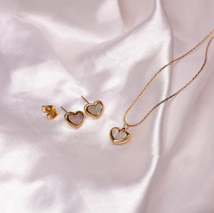 Minimal every day heart necklace with earrings